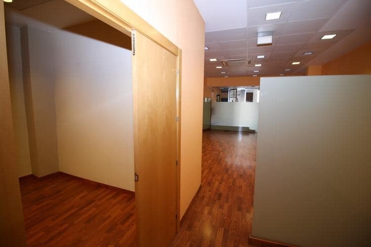 2 camera da letto Commerciale da affittare in Granada citta - 700 € (Rif: 9416053)