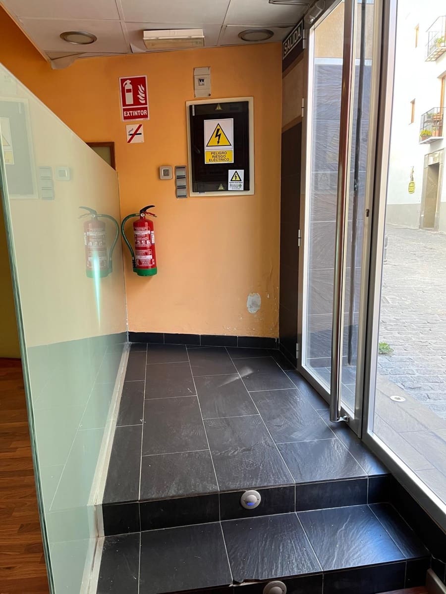 2 camera da letto Commerciale da affittare in Granada citta - 700 € (Rif: 9416053)