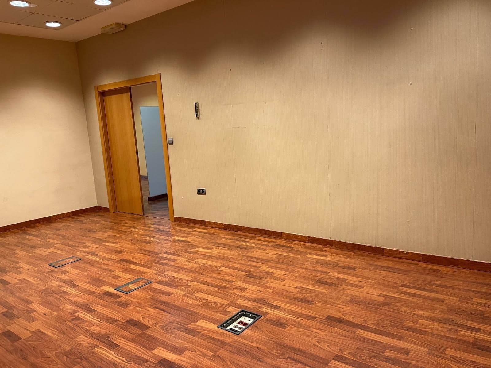 2 camera da letto Commerciale da affittare in Granada citta - 700 € (Rif: 9416053)