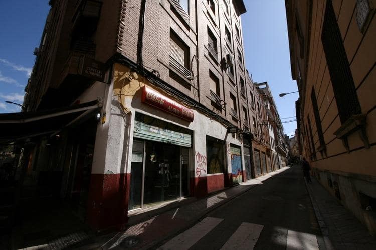1 sovrum Lägenhet att hyra i Granada stad - 800 € (Ref: 9420007)