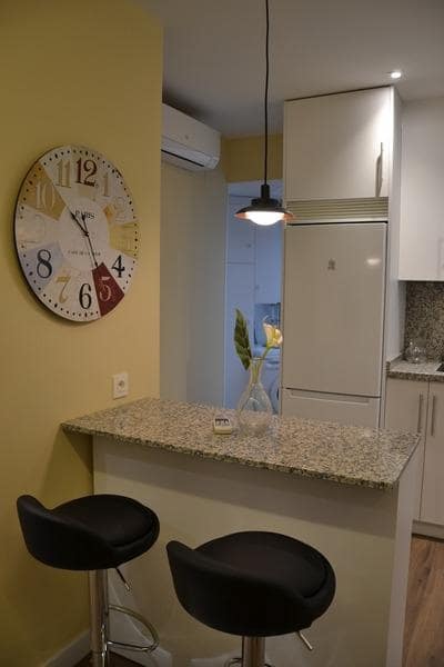 2 slaapkamer Flat te huur in Granada stad - € 950 (Ref: 9436089)