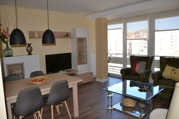 2 slaapkamer Flat te huur in Granada stad - € 950 (Ref: 9436089)