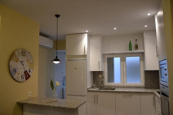 2 slaapkamer Flat te huur in Granada stad - € 950 (Ref: 9436089)