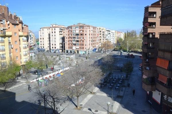 2 slaapkamer Flat te huur in Camino de Ronda - Rosaleda, Granada stad - € 950 (Ref: 9436089)