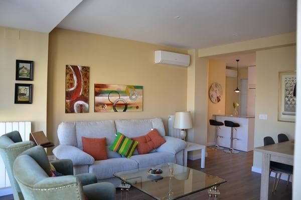 2 slaapkamer Flat te huur in Camino de Ronda - Rosaleda, Granada stad - € 950 (Ref: 9436089)