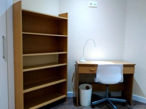 2 slaapkamer Flat te huur in Granada stad - € 950 (Ref: 9436089)