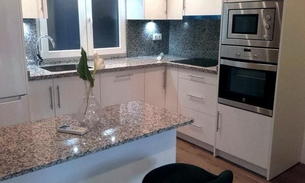 2 slaapkamer Flat te huur in Granada stad - € 950 (Ref: 9436089)