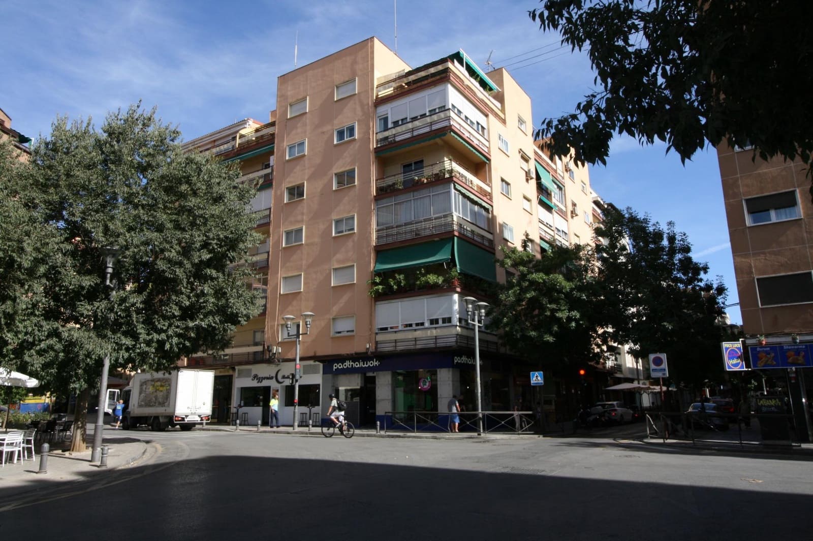 2 slaapkamer Flat te huur in Granada stad - € 950 (Ref: 9436089)
