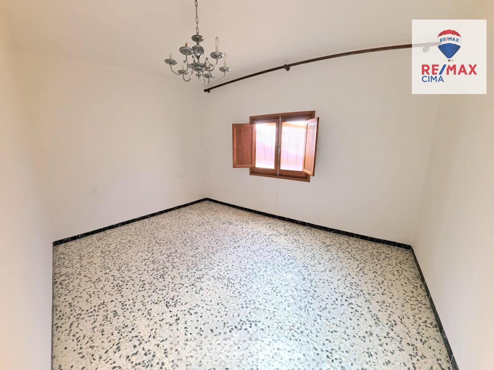 3 soverom Hus til salgs i Cullar - € 45 000 (Ref: 9437623)