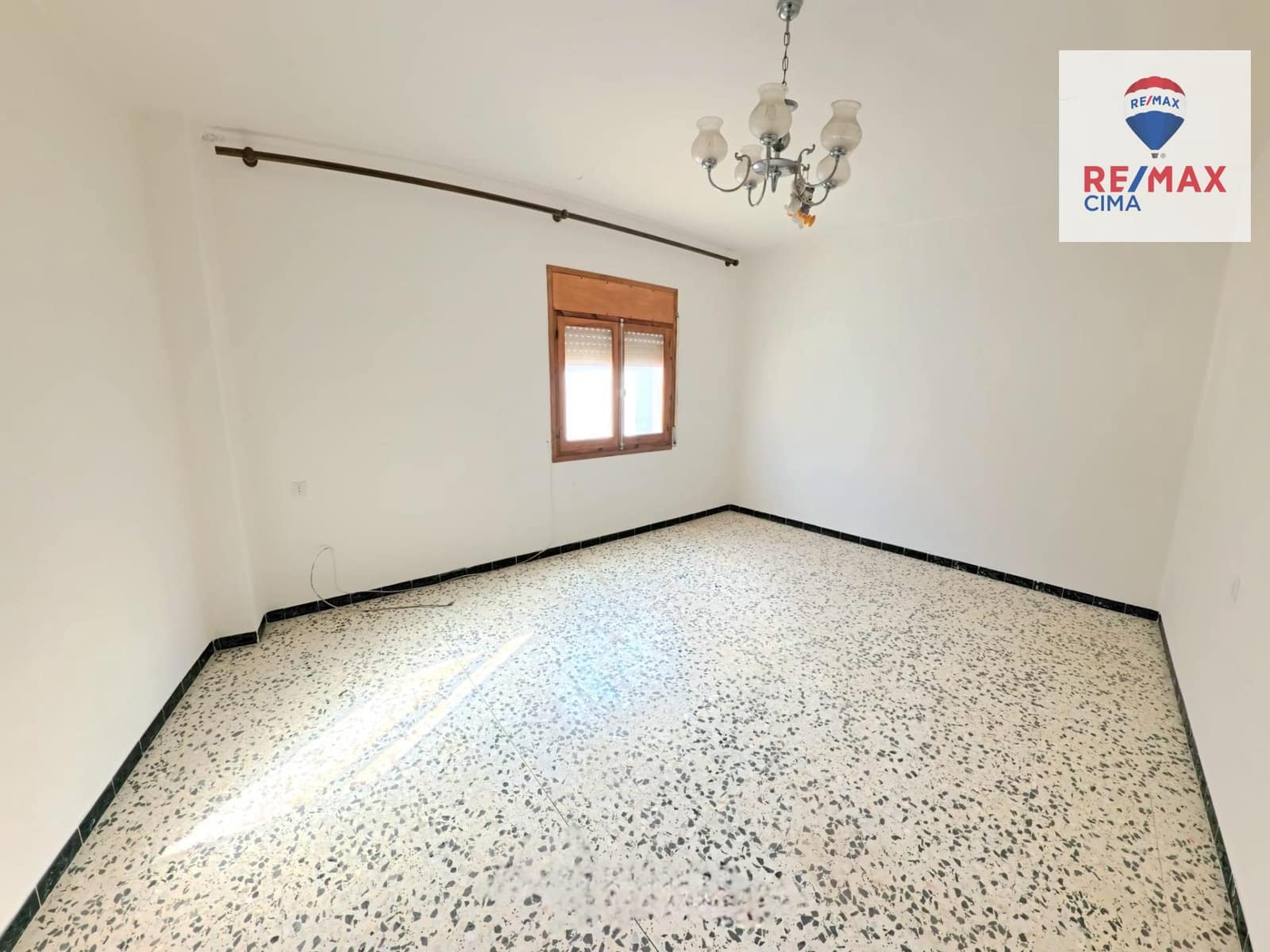 3 soverom Hus til salgs i Cullar - € 45 000 (Ref: 9437623)