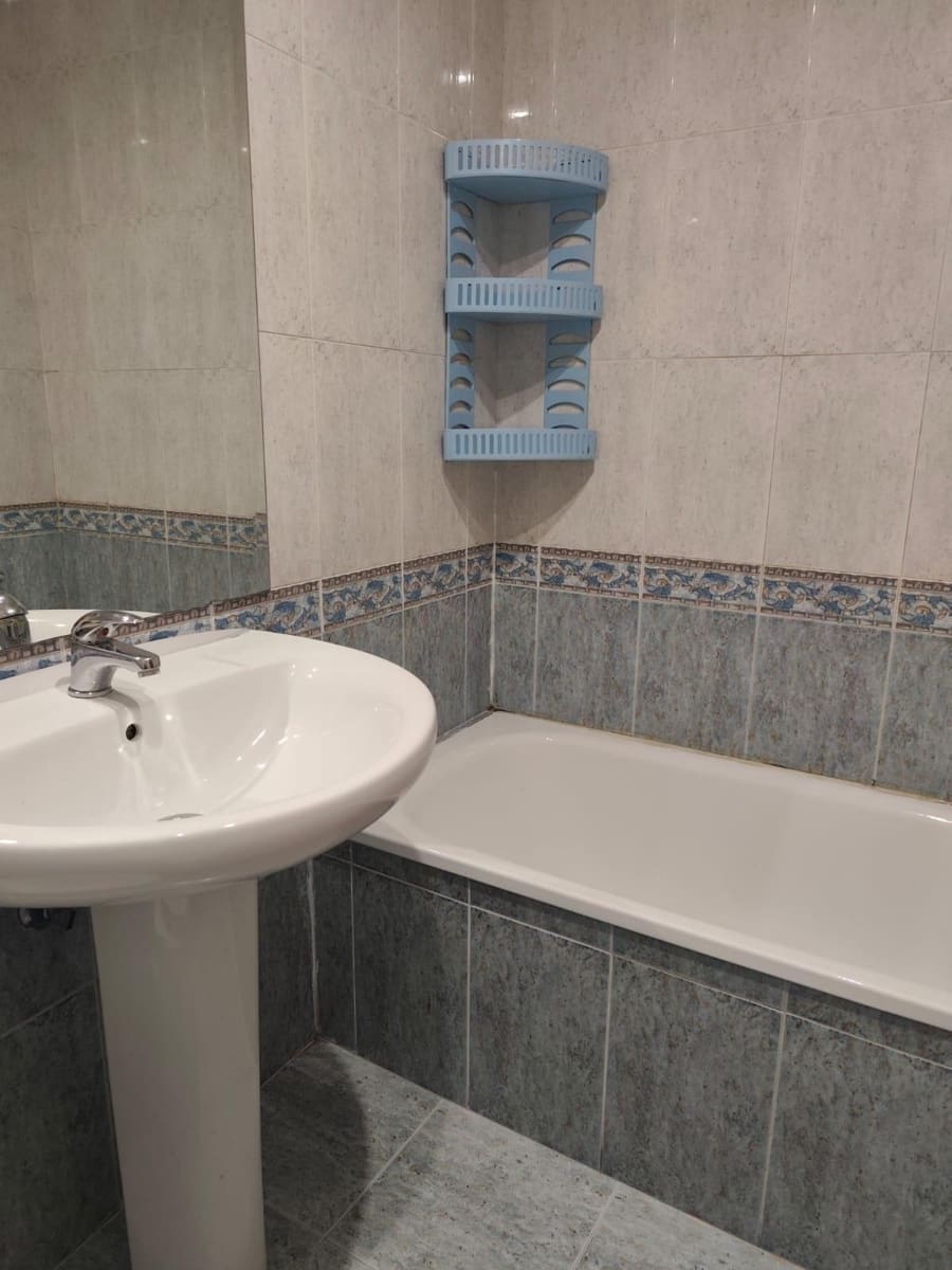 3 bedroom Flat for sale in Ogijares with garage - € 154,900 (Ref: 9440246)