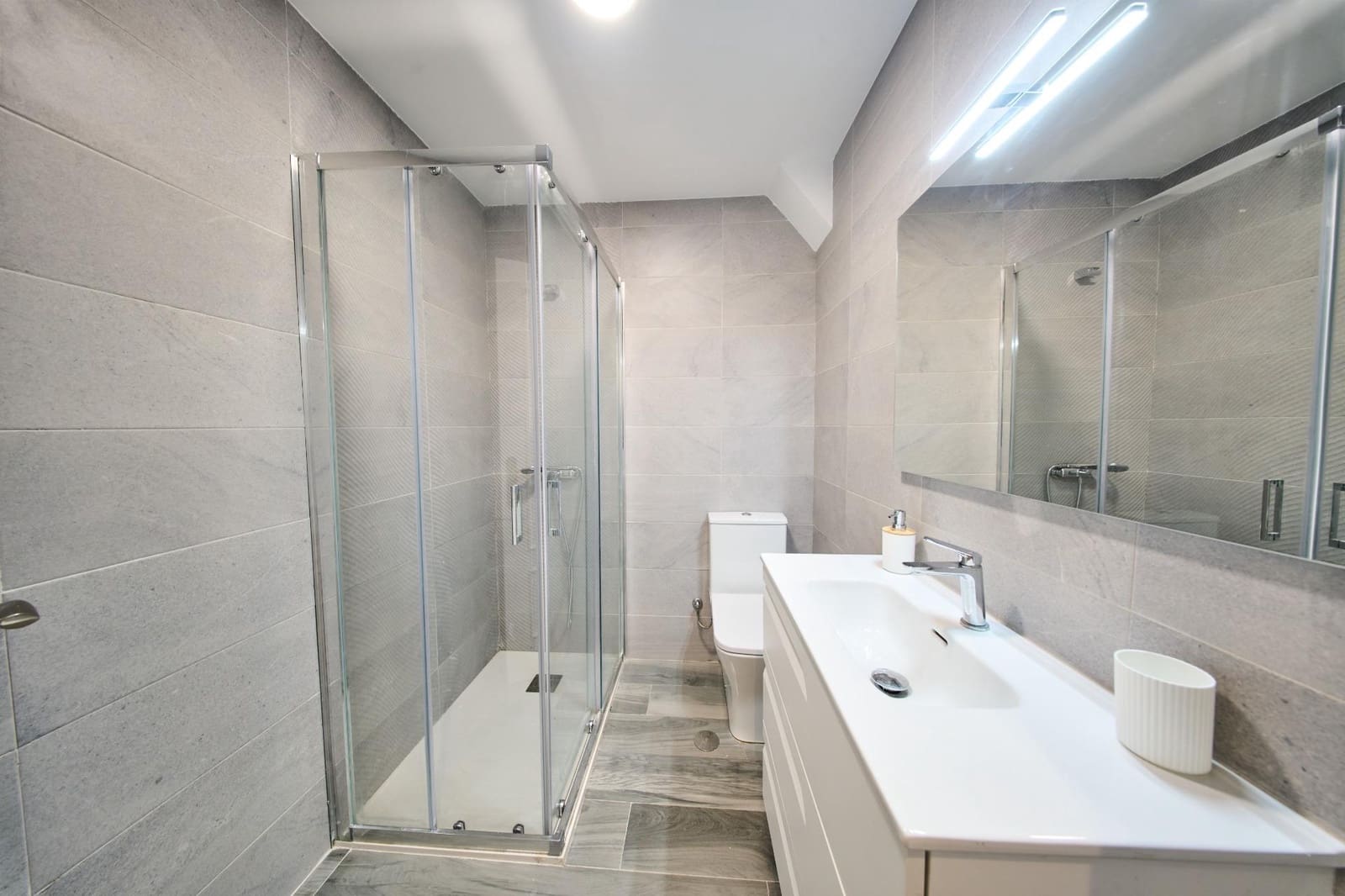 3 sypialnia Mieszkanie do wynajęcia w Miasto Grenada - 750 € (Ref: 9441914)