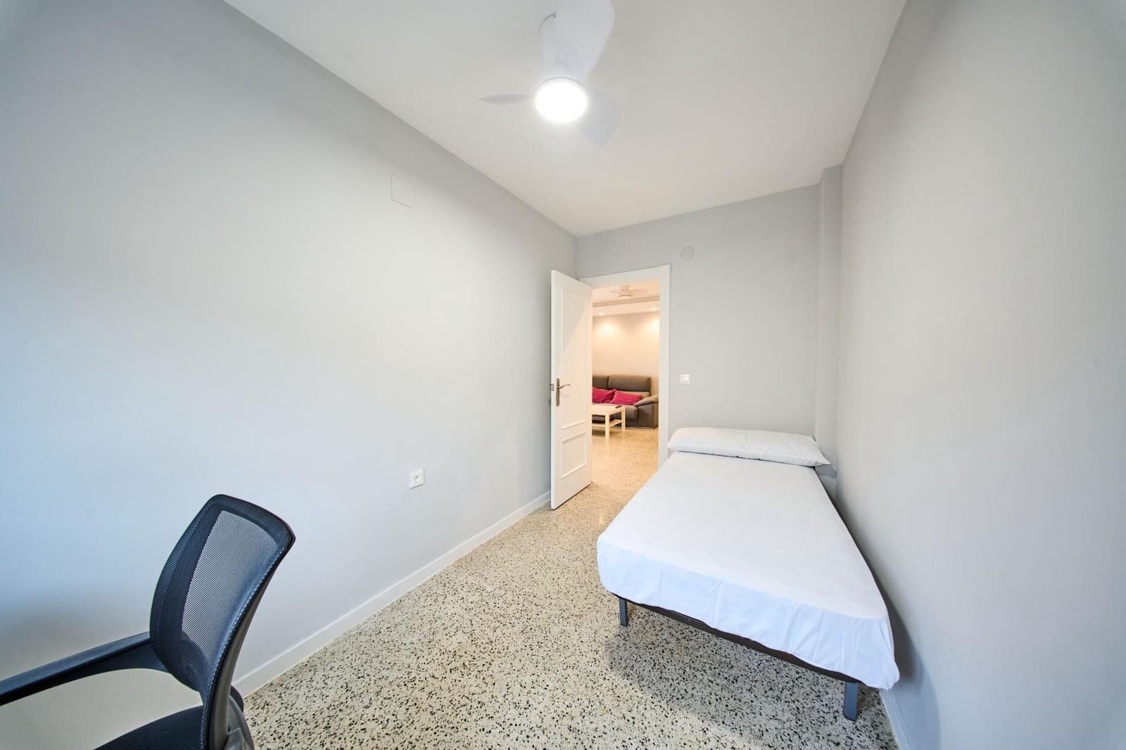 3 sypialnia Mieszkanie do wynajęcia w Miasto Grenada - 750 € (Ref: 9441914)