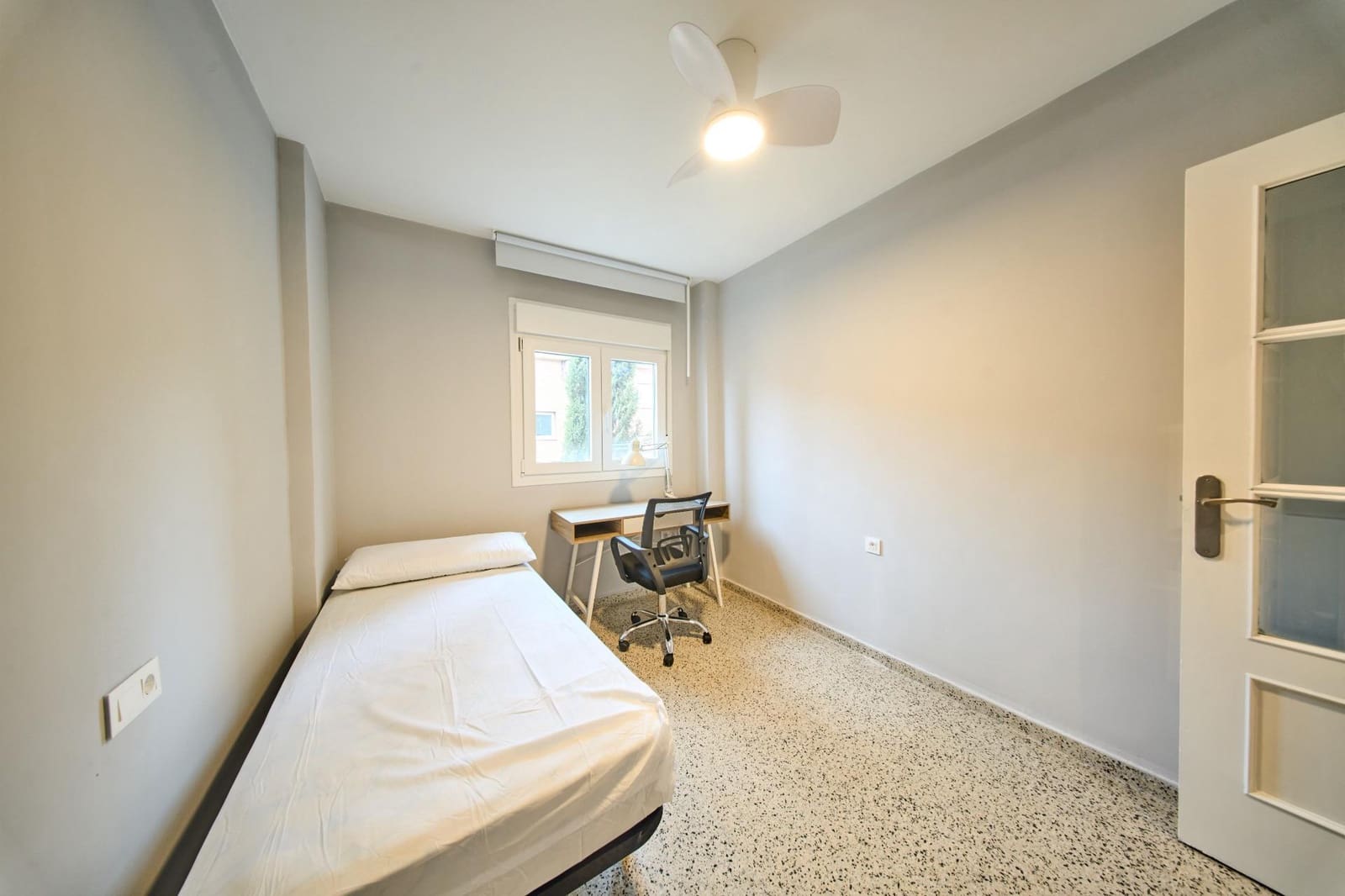 3 sypialnia Mieszkanie do wynajęcia w Miasto Grenada - 750 € (Ref: 9441914)