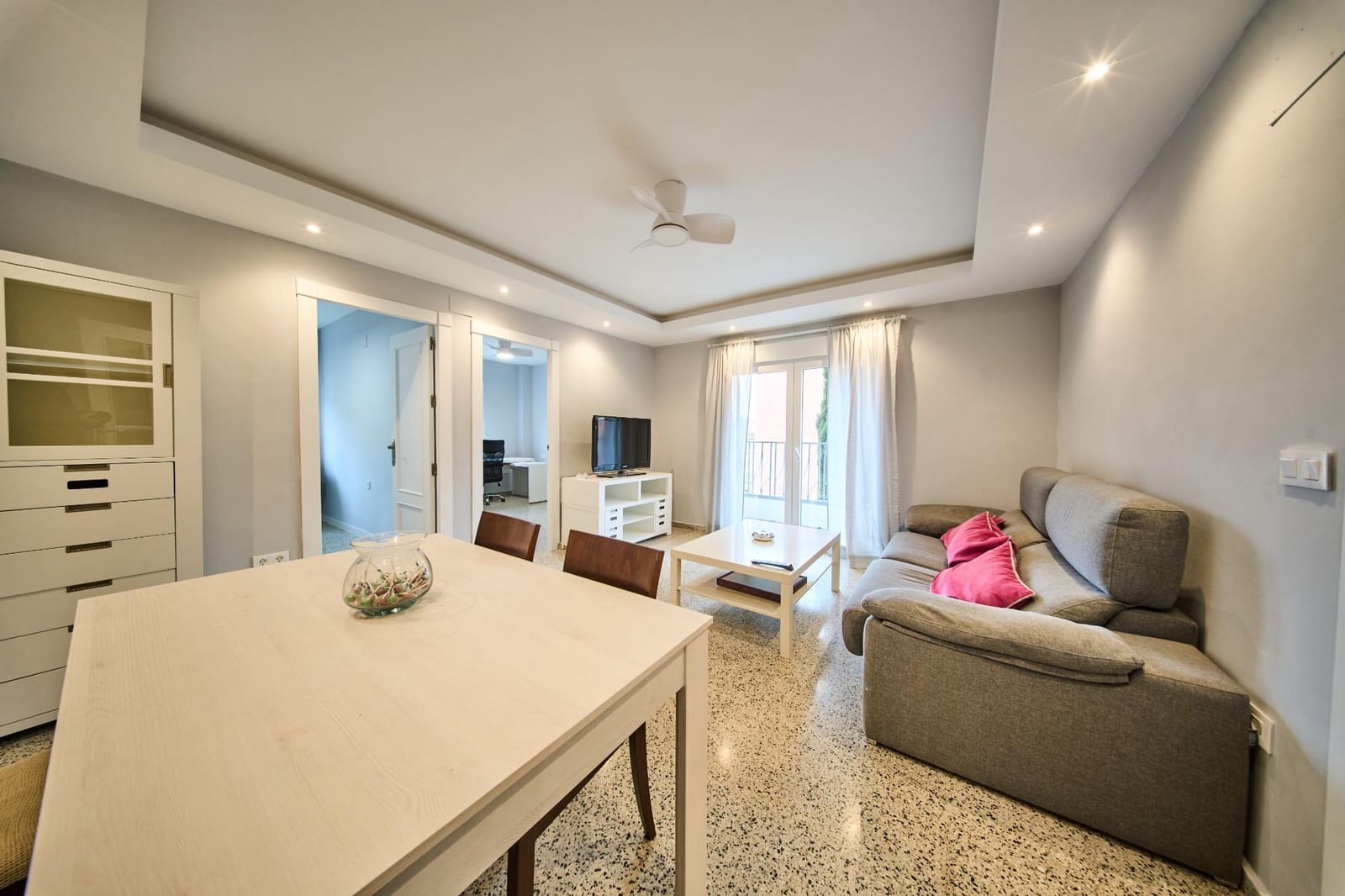 3 sypialnia Mieszkanie do wynajęcia w Miasto Grenada - 750 € (Ref: 9441914)