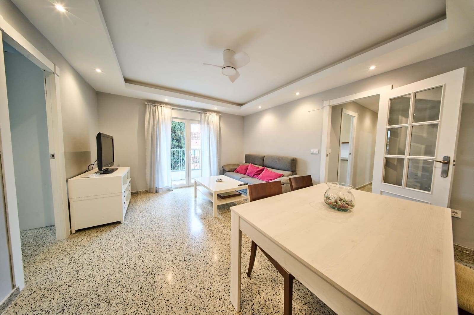 3 sypialnia Mieszkanie do wynajęcia w Miasto Grenada - 750 € (Ref: 9441914)