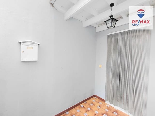 Adosado de 4 habitaciones en Baza en venta - 125.000 € (Ref: 9446620)