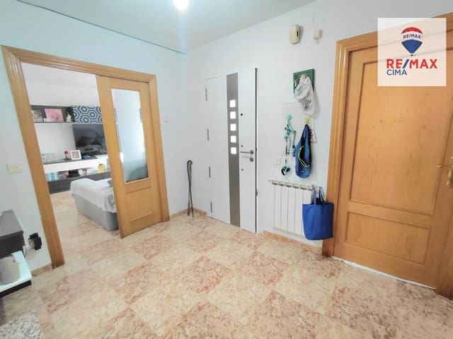 Adosado de 4 habitaciones en Baza en venta - 125.000 € (Ref: 9446620)