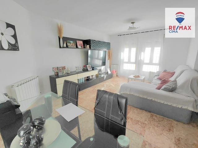 Adosado de 4 habitaciones en Baza en venta - 125.000 € (Ref: 9446620)