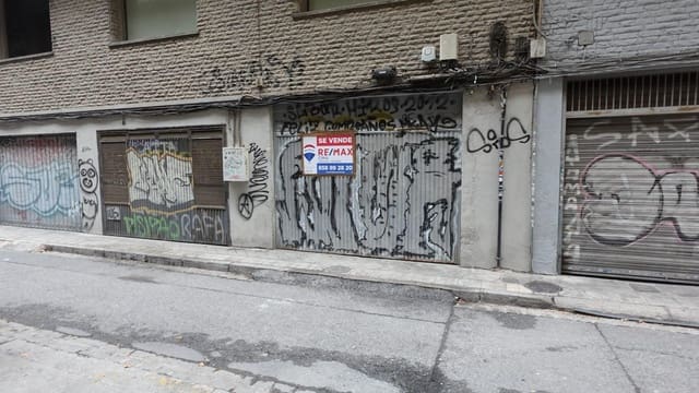 Garage til salg i Granada by - € 110.000 (Ref: 9449054)