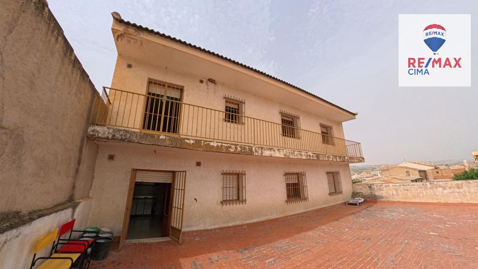 6 bedroom Commercial for sale in Cortes de Baza with garage - € 189,000 (Ref: 9456498)
