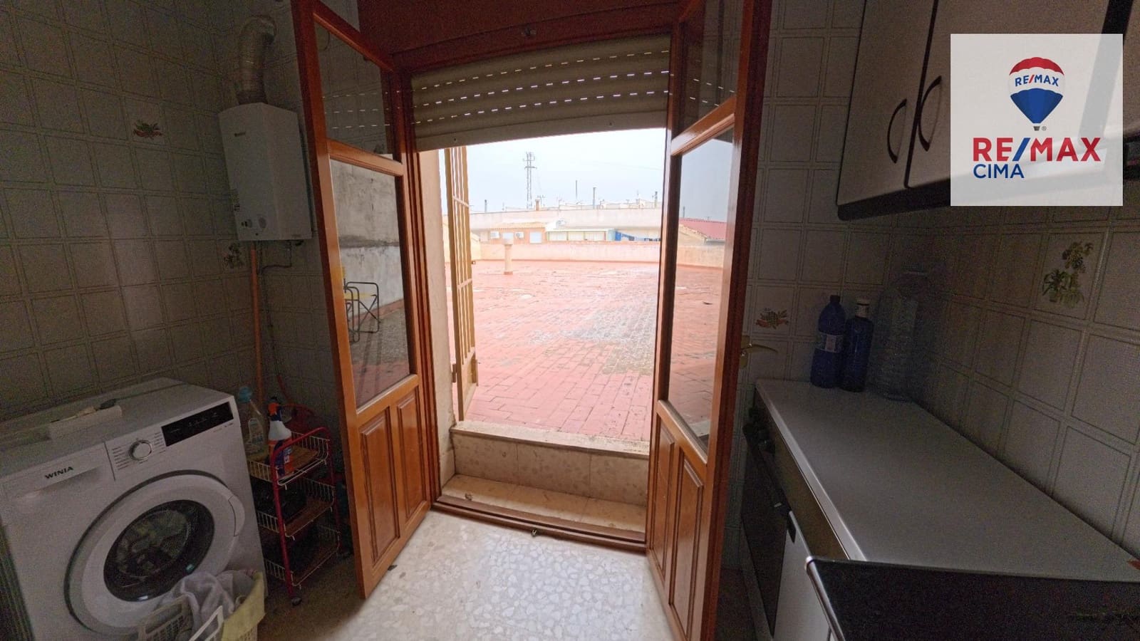 6 bedroom Commercial for sale in Cortes de Baza with garage - € 189,000 (Ref: 9456498)