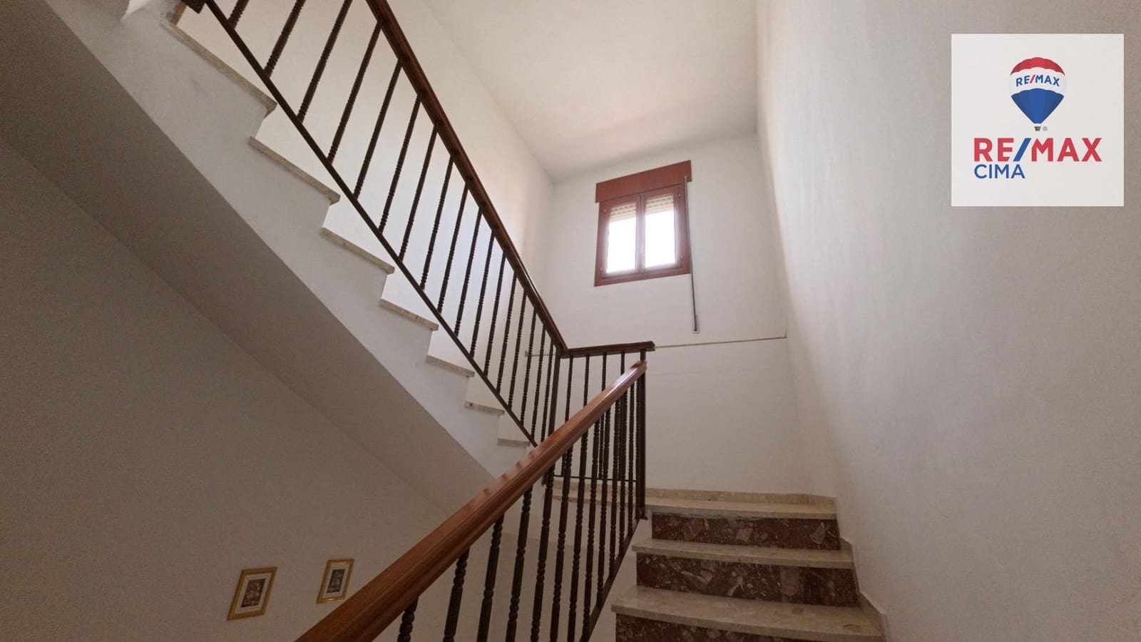 6 bedroom Commercial for sale in Cortes de Baza with garage - € 189,000 (Ref: 9456498)