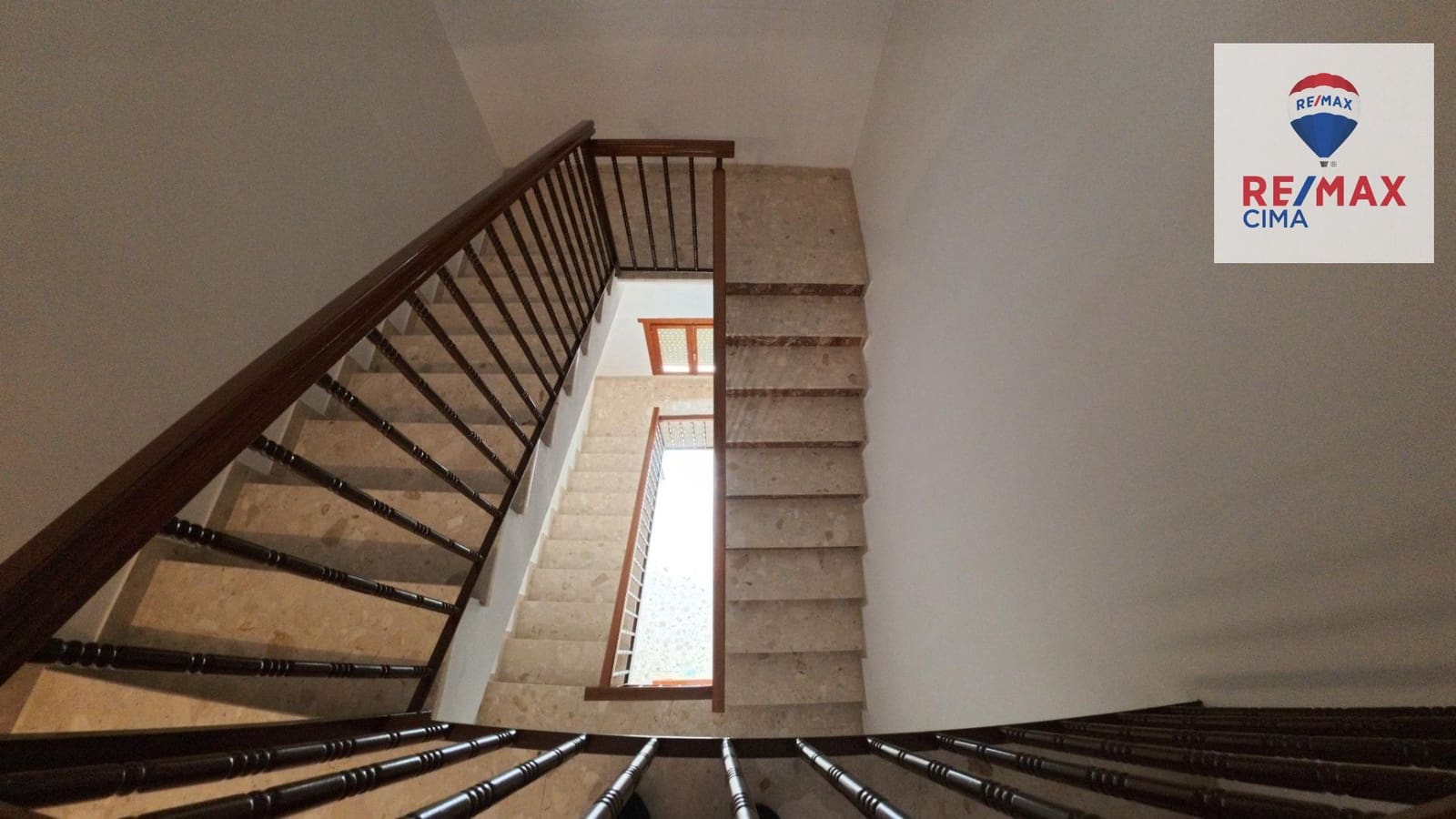 6 bedroom Commercial for sale in Cortes de Baza with garage - € 189,000 (Ref: 9456498)