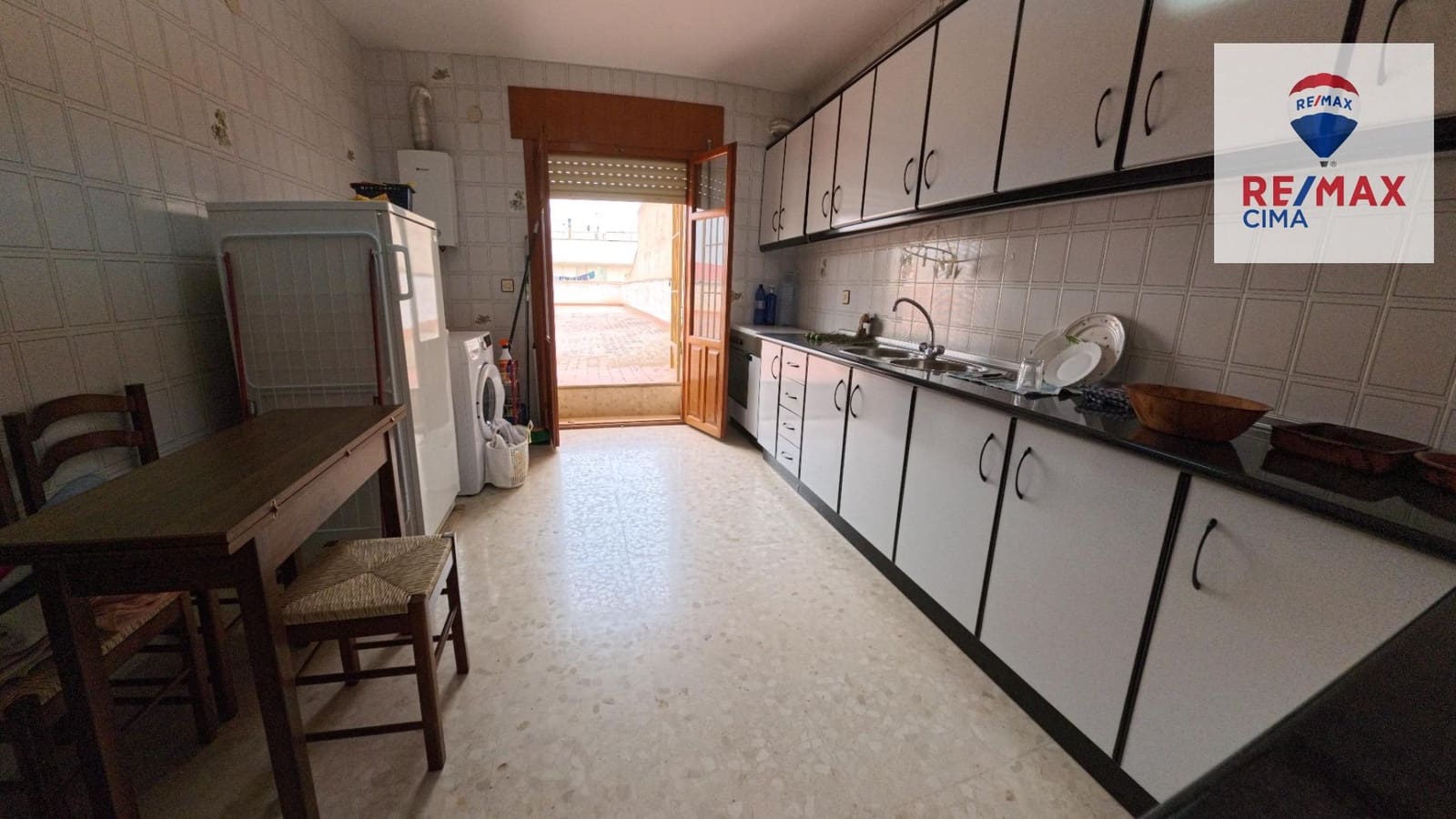 6 bedroom Commercial for sale in Cortes de Baza with garage - € 189,000 (Ref: 9456498)