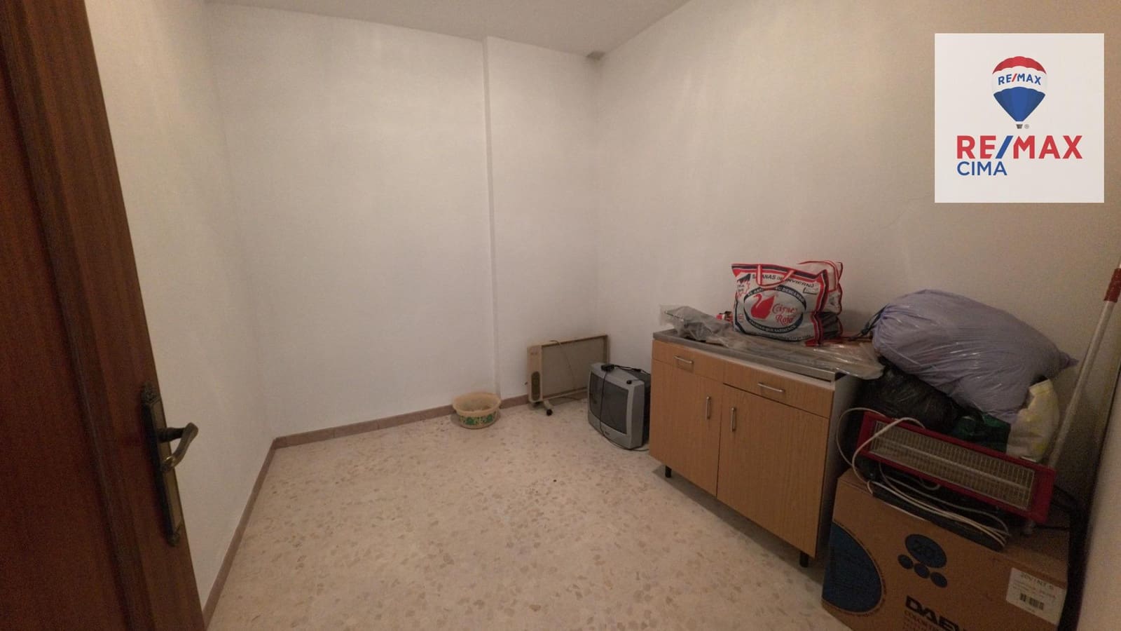 6 bedroom Commercial for sale in Cortes de Baza with garage - € 189,000 (Ref: 9456498)