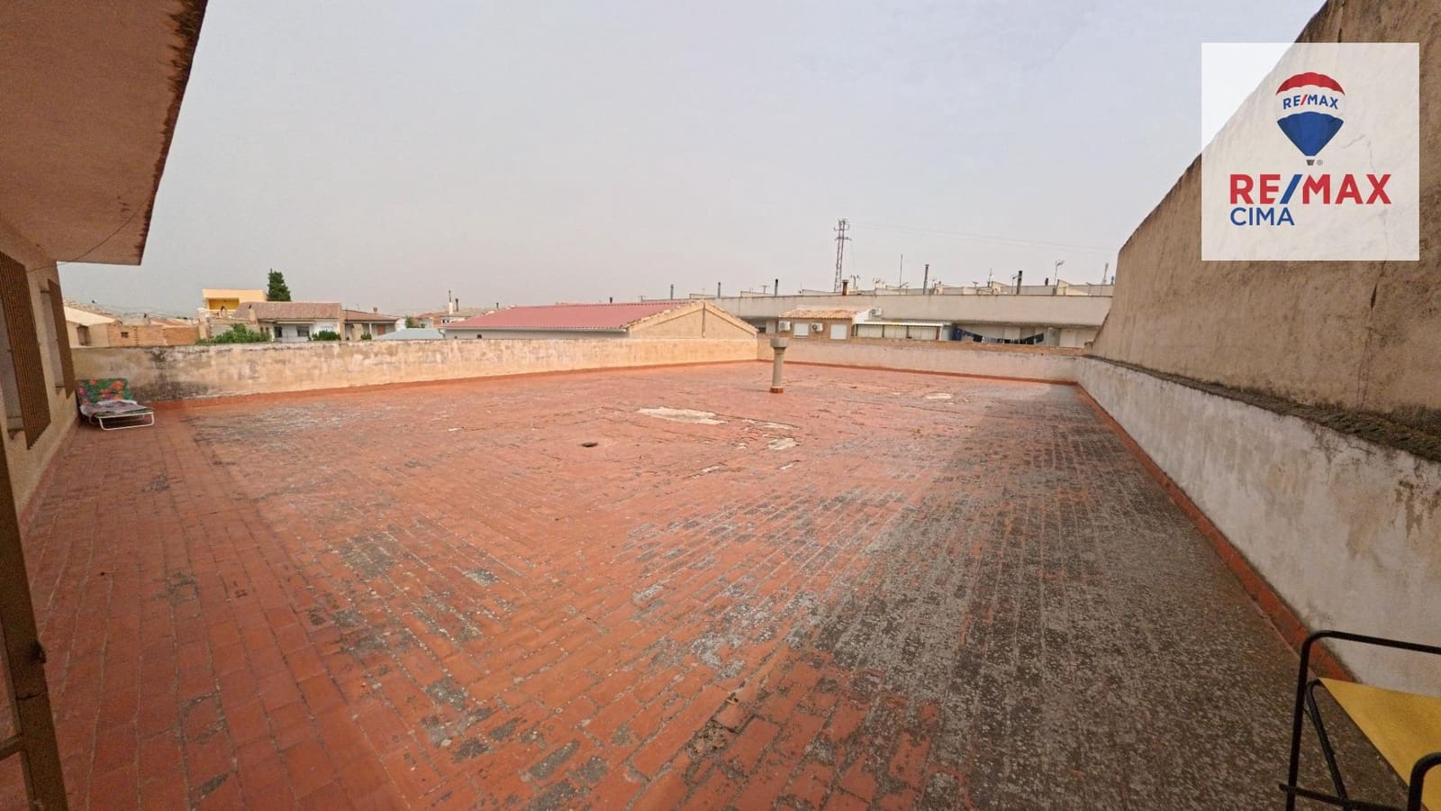 6 bedroom Commercial for sale in Cortes de Baza with garage - € 189,000 (Ref: 9456498)