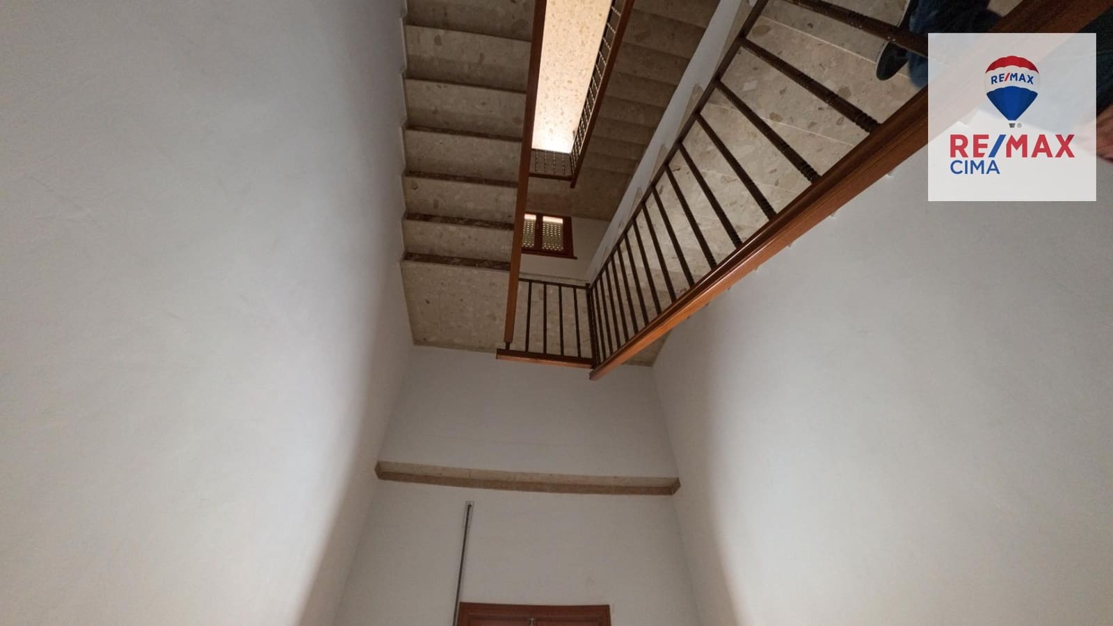 6 bedroom Commercial for sale in Cortes de Baza with garage - € 189,000 (Ref: 9456498)