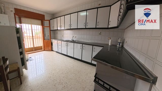 6 bedroom Commercial for sale in Cortes de Baza with garage - € 189,000 (Ref: 9456498)