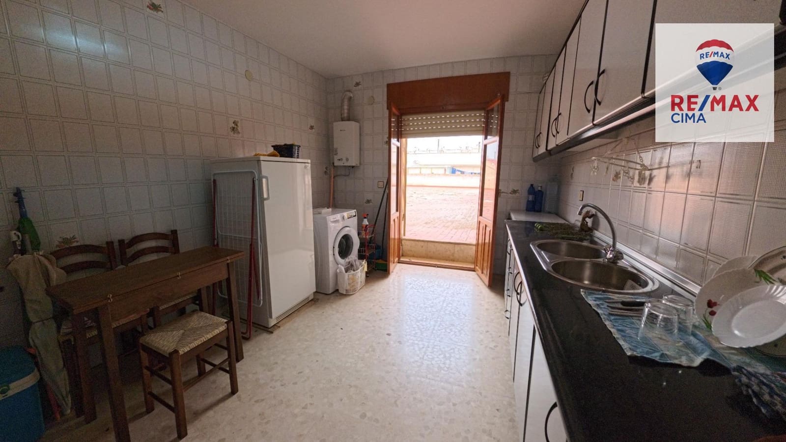 6 bedroom Commercial for sale in Cortes de Baza with garage - € 189,000 (Ref: 9456498)