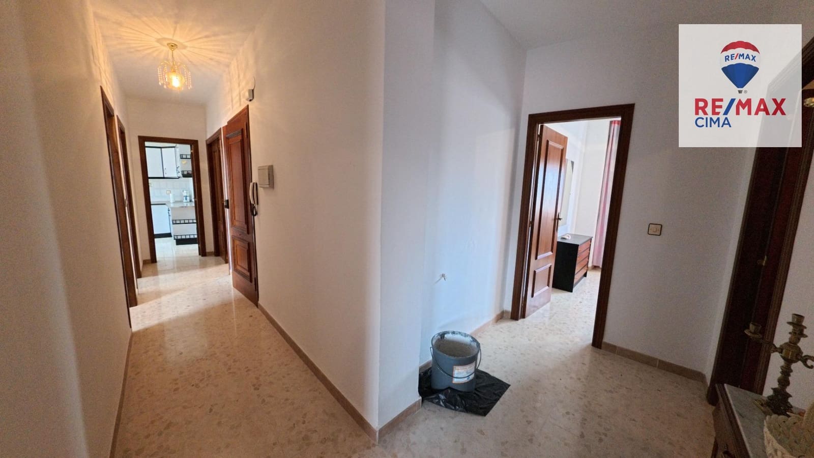 6 bedroom Commercial for sale in Cortes de Baza with garage - € 189,000 (Ref: 9456498)