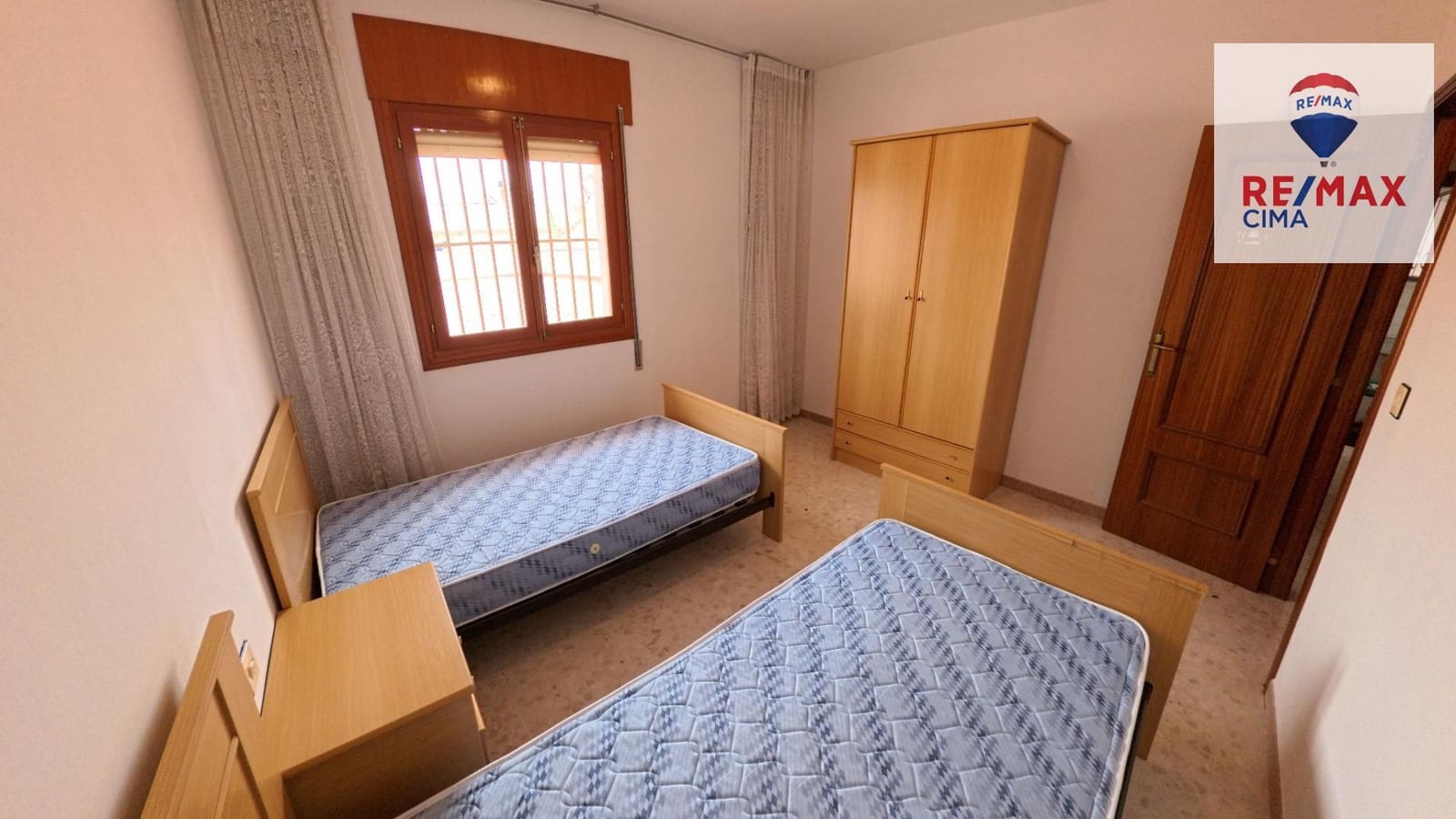 6 bedroom Commercial for sale in Cortes de Baza with garage - € 189,000 (Ref: 9456498)