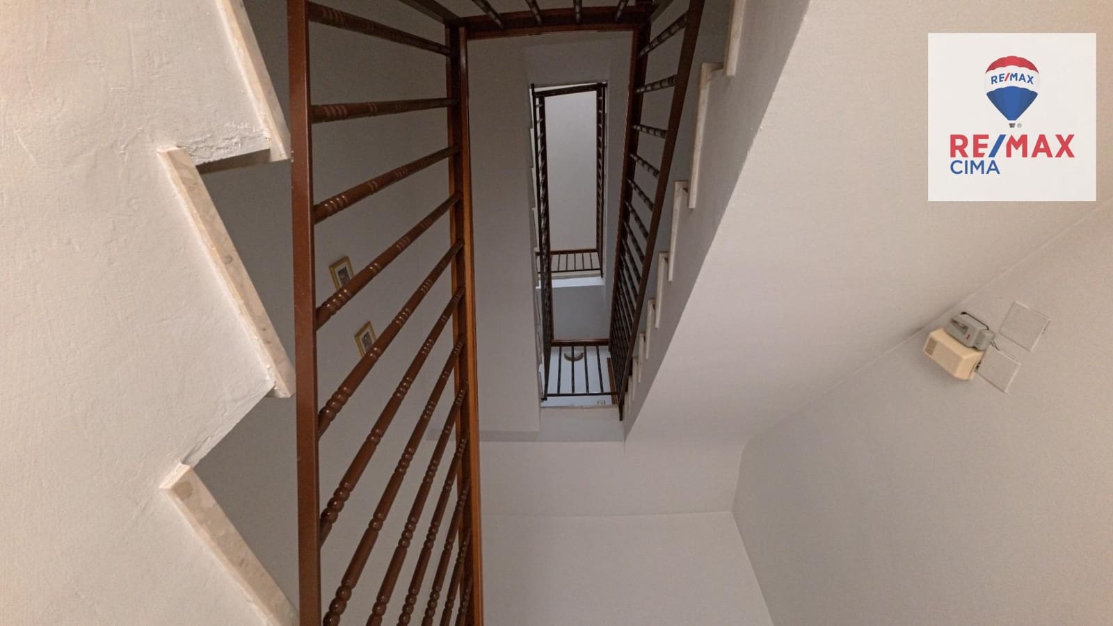 6 bedroom Commercial for sale in Cortes de Baza with garage - € 189,000 (Ref: 9456498)