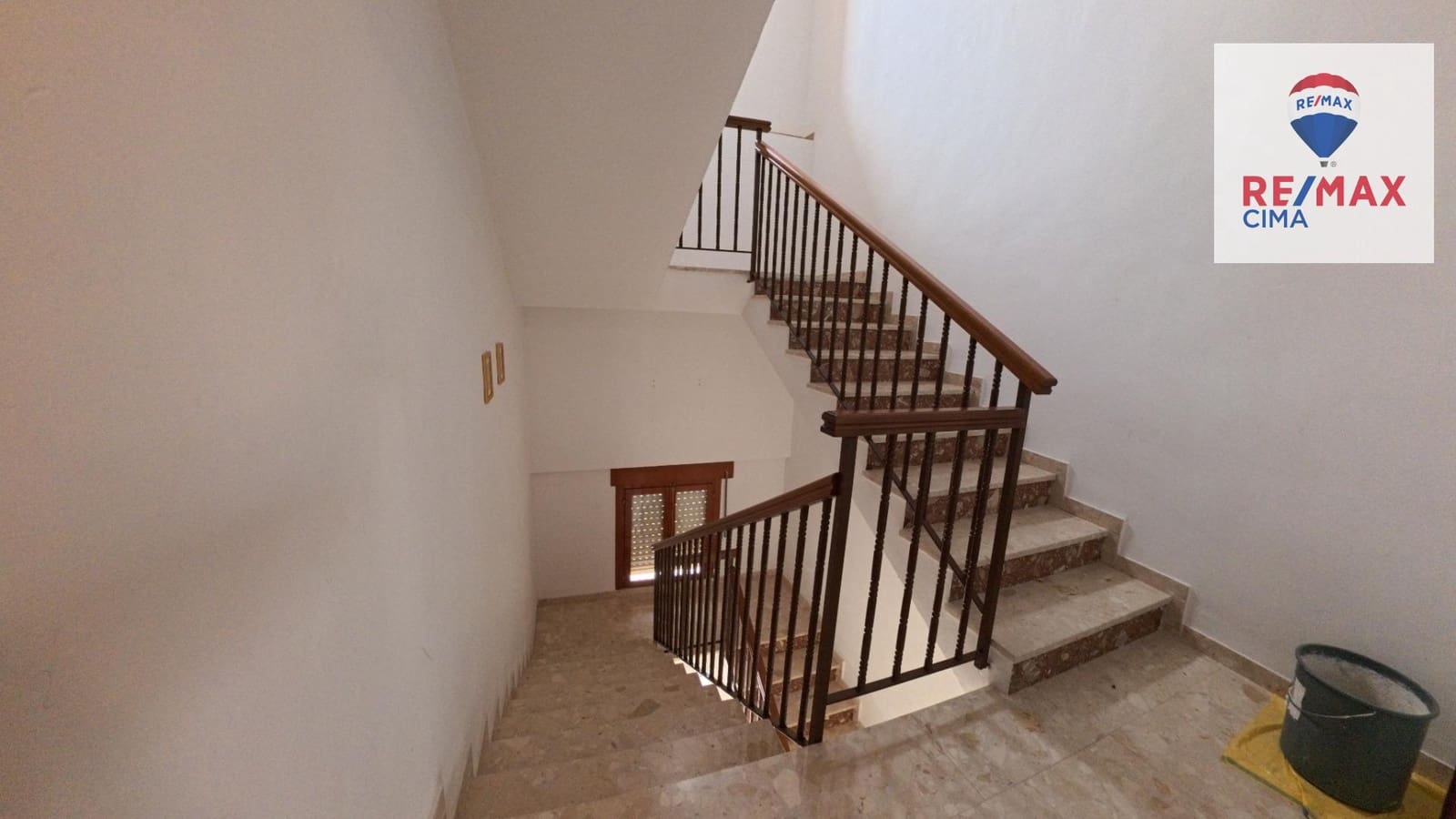 6 bedroom Commercial for sale in Cortes de Baza with garage - € 189,000 (Ref: 9456498)