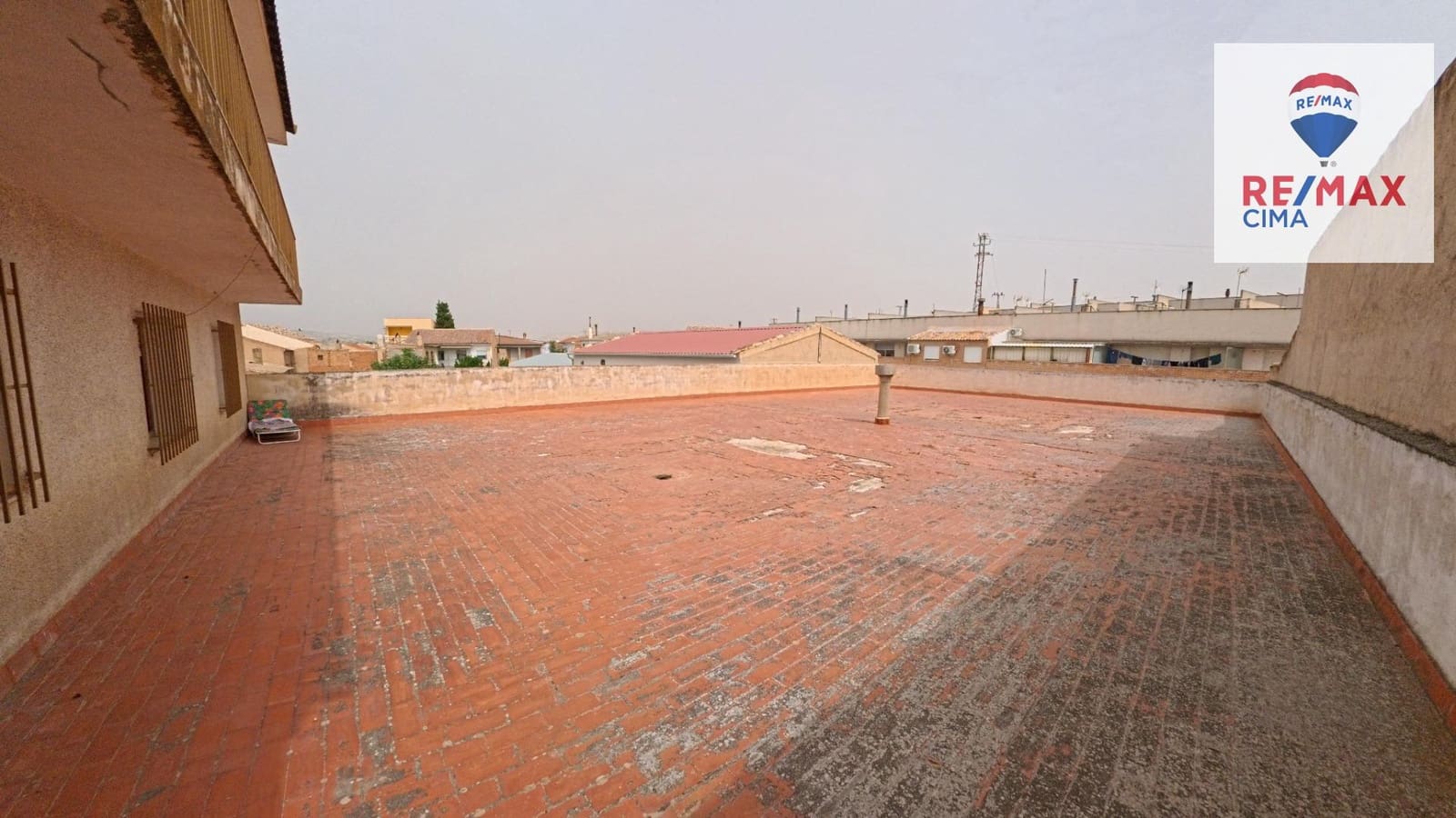 6 bedroom Commercial for sale in Cortes de Baza with garage - € 189,000 (Ref: 9456498)