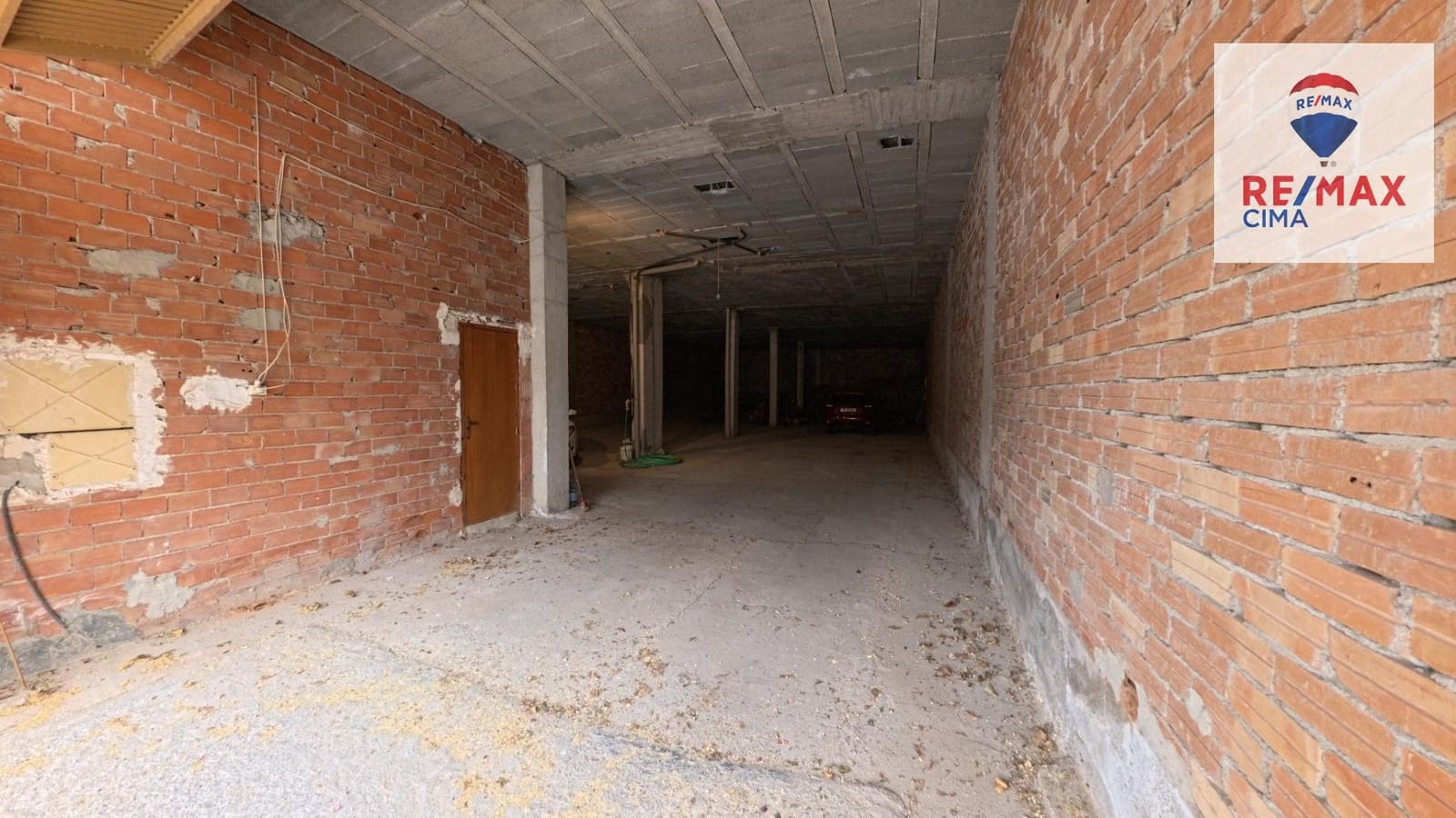 6 bedroom Commercial for sale in Cortes de Baza with garage - € 189,000 (Ref: 9456498)