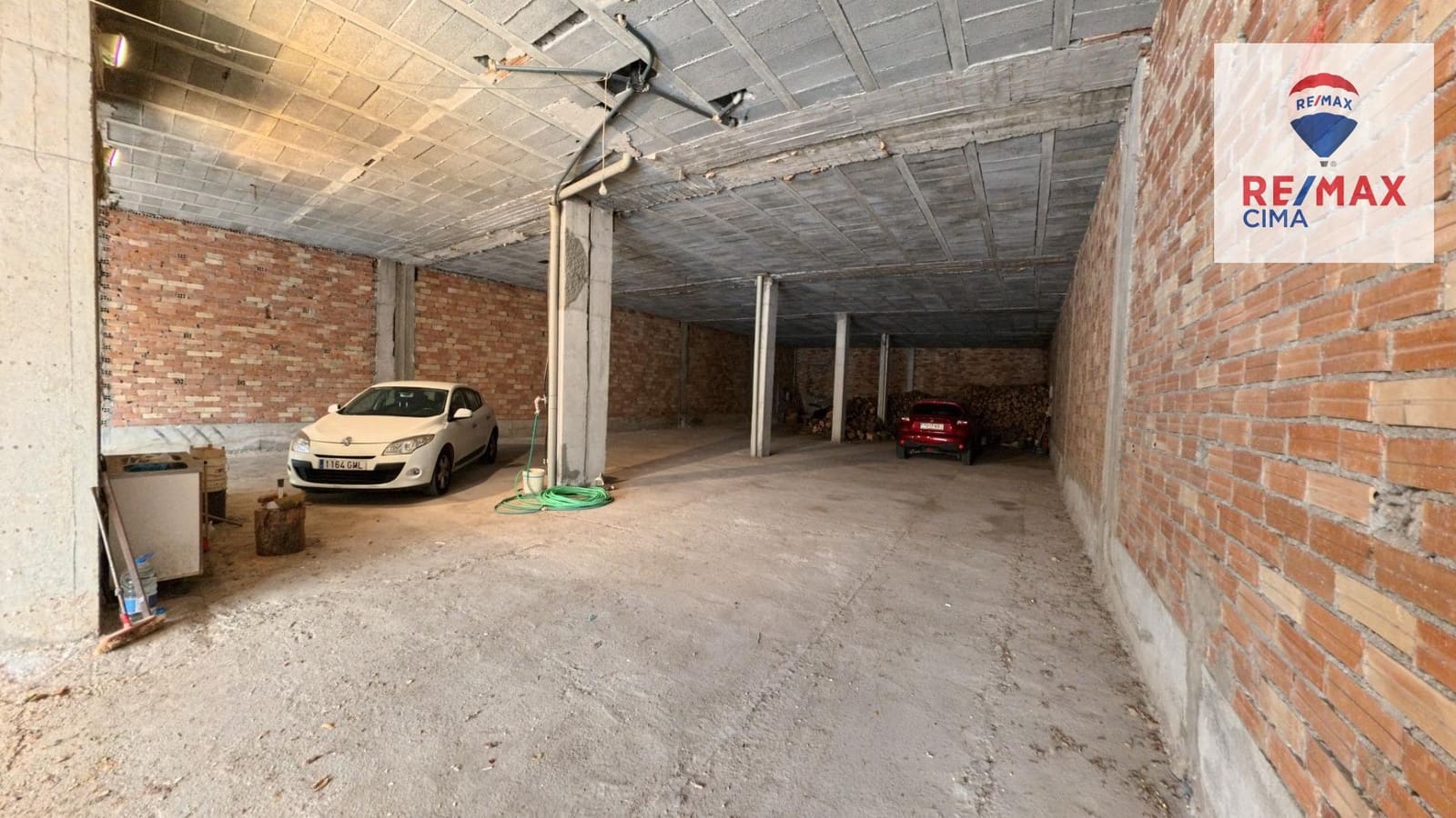 6 bedroom Commercial for sale in Cortes de Baza with garage - € 189,000 (Ref: 9456498)