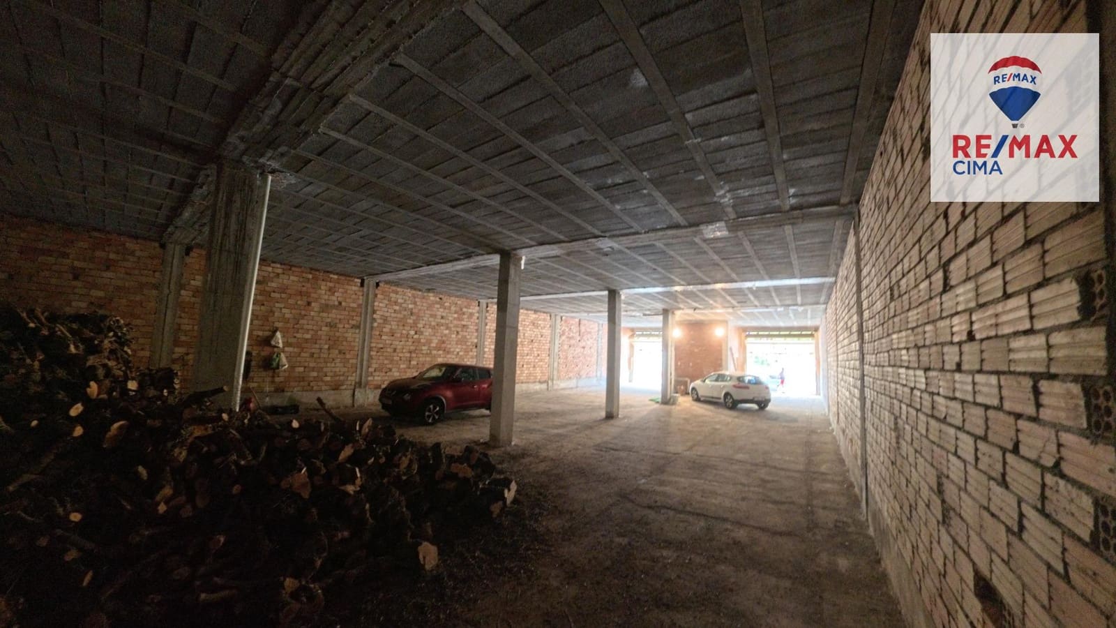 6 bedroom Commercial for sale in Cortes de Baza with garage - € 189,000 (Ref: 9456498)