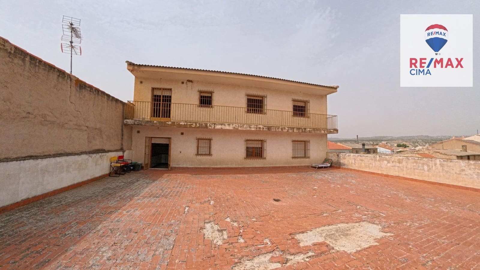 6 bedroom Commercial for sale in Cortes de Baza with garage - € 189,000 (Ref: 9456498)