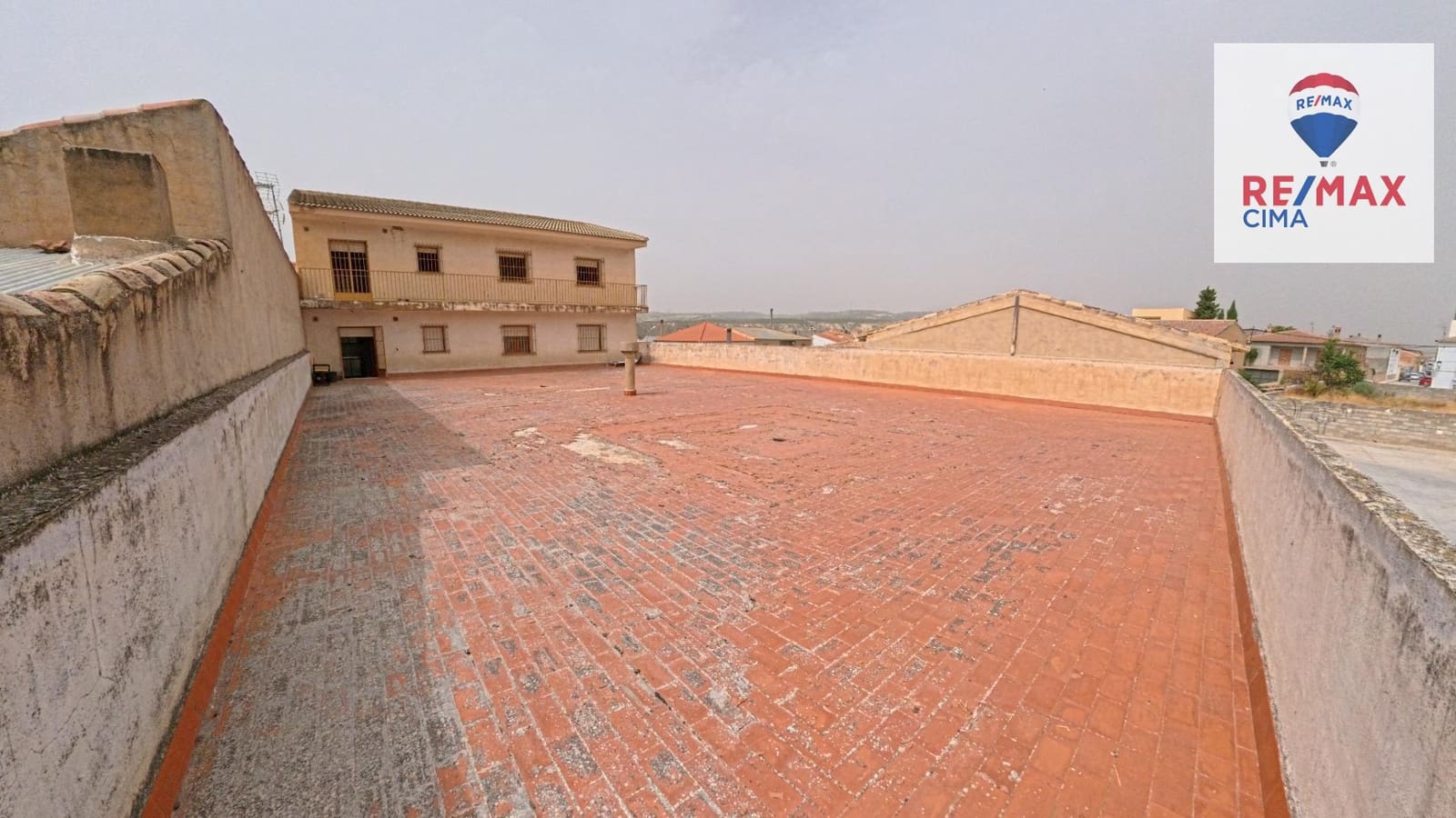 6 bedroom Commercial for sale in Cortes de Baza with garage - € 189,000 (Ref: 9456498)