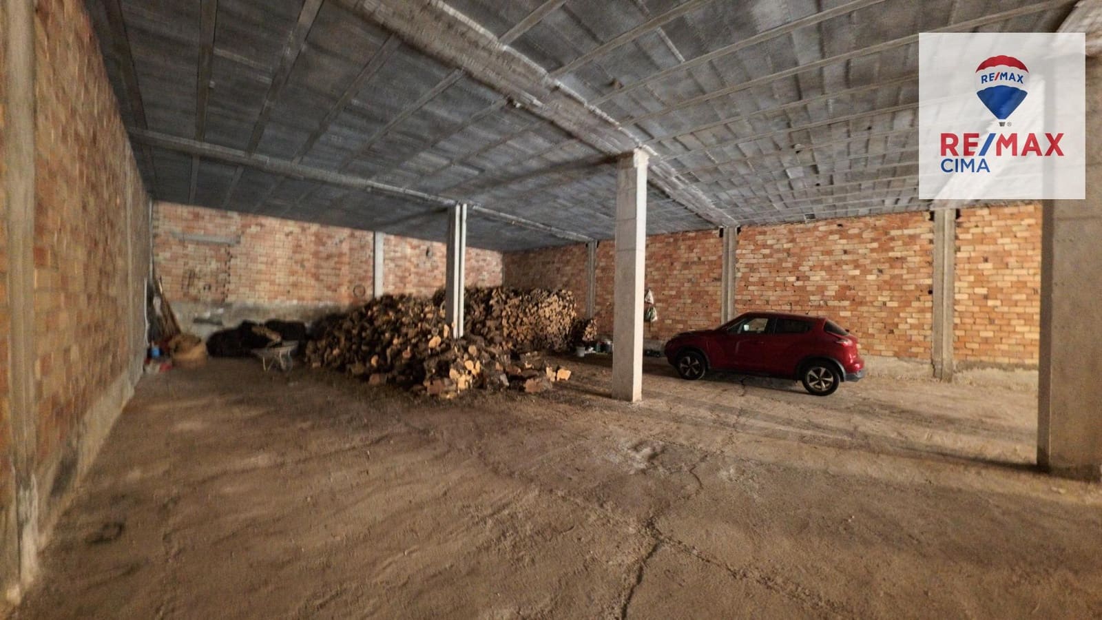 6 bedroom Commercial for sale in Cortes de Baza with garage - € 189,000 (Ref: 9456498)