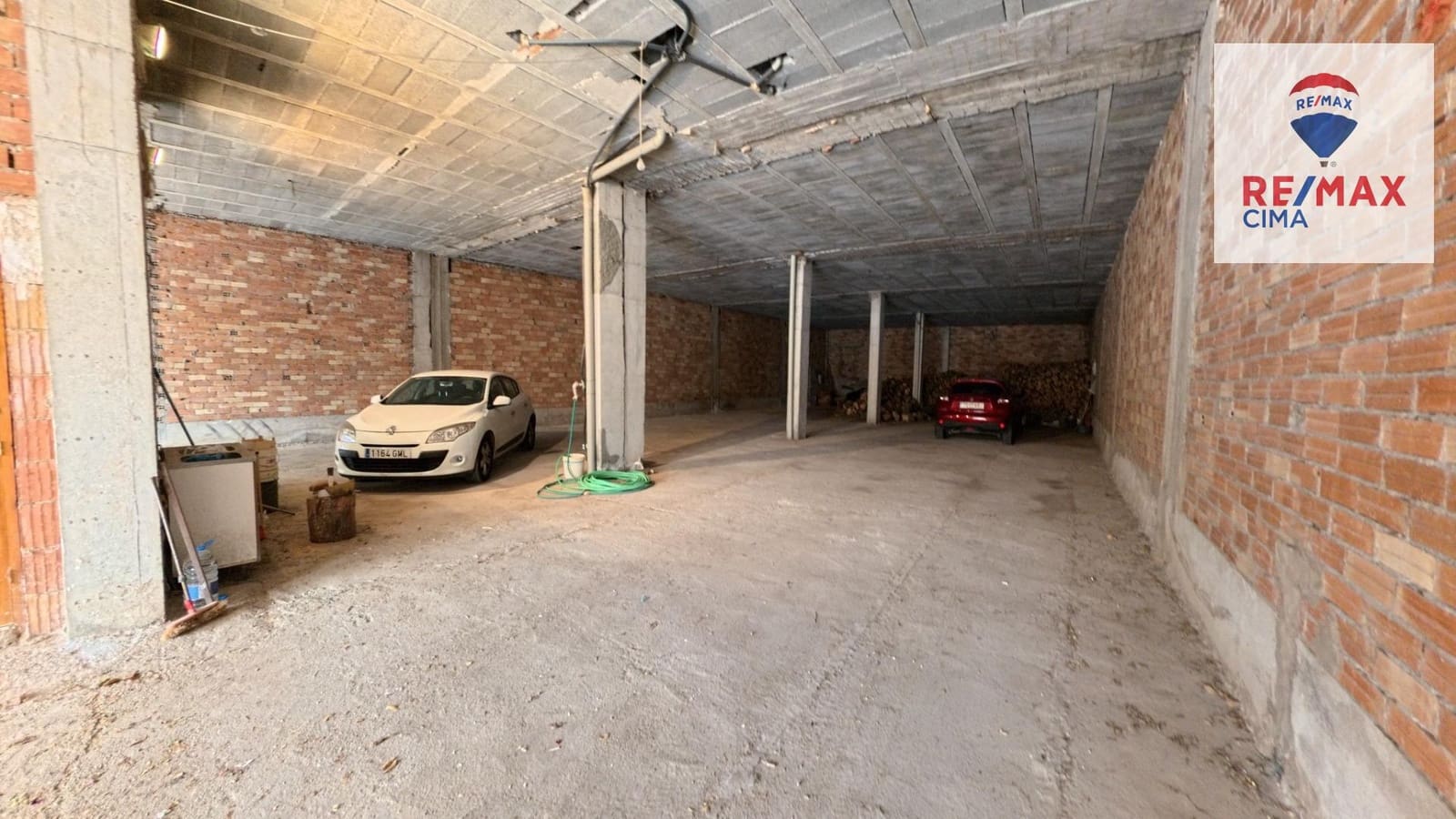 6 bedroom Commercial for sale in Cortes de Baza with garage - € 189,000 (Ref: 9456498)