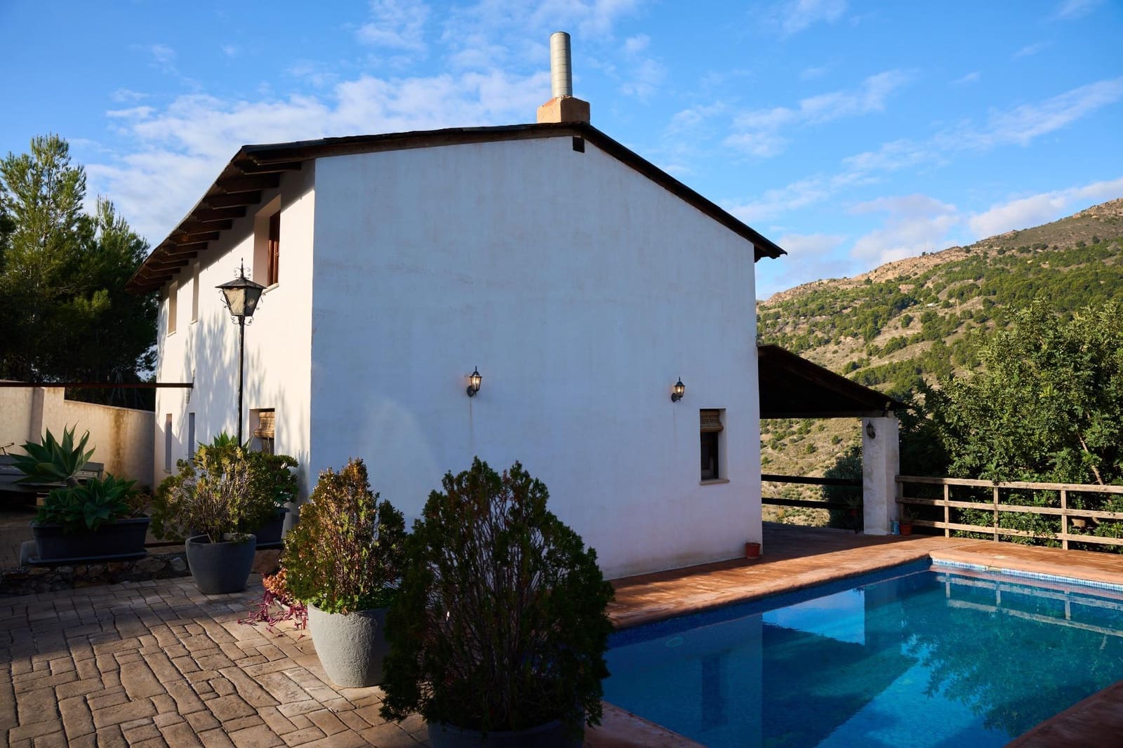 3 Zimmer Villa zu verkaufen in Velez de Benaudalla mit Pool Garage - 390.000 € (Ref: 9470615)