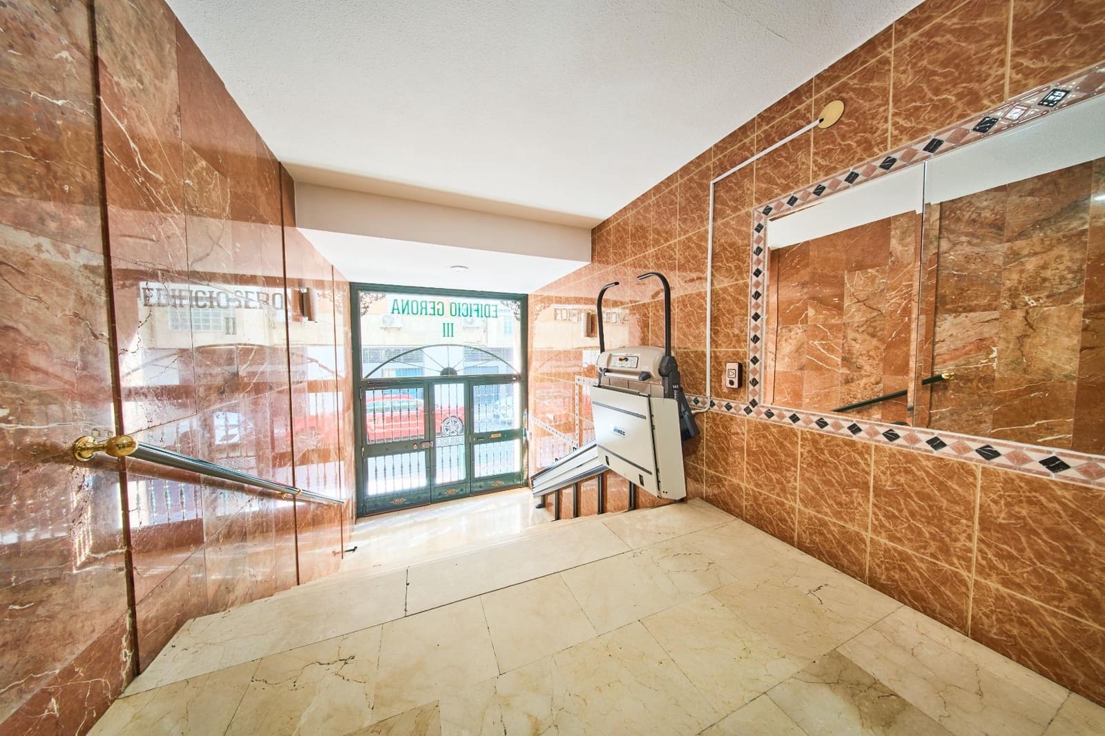 5 sypialnia Penthouse na sprzedaż w Miasto Grenada z garażem - 335 000 € (Ref: 9470967)