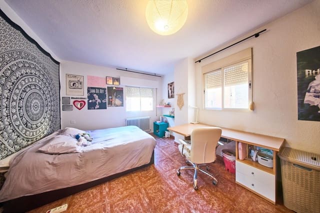 5 bedroom Penthouse for sale in Granada city with garage - € 325,000 (Ref: 9470967)