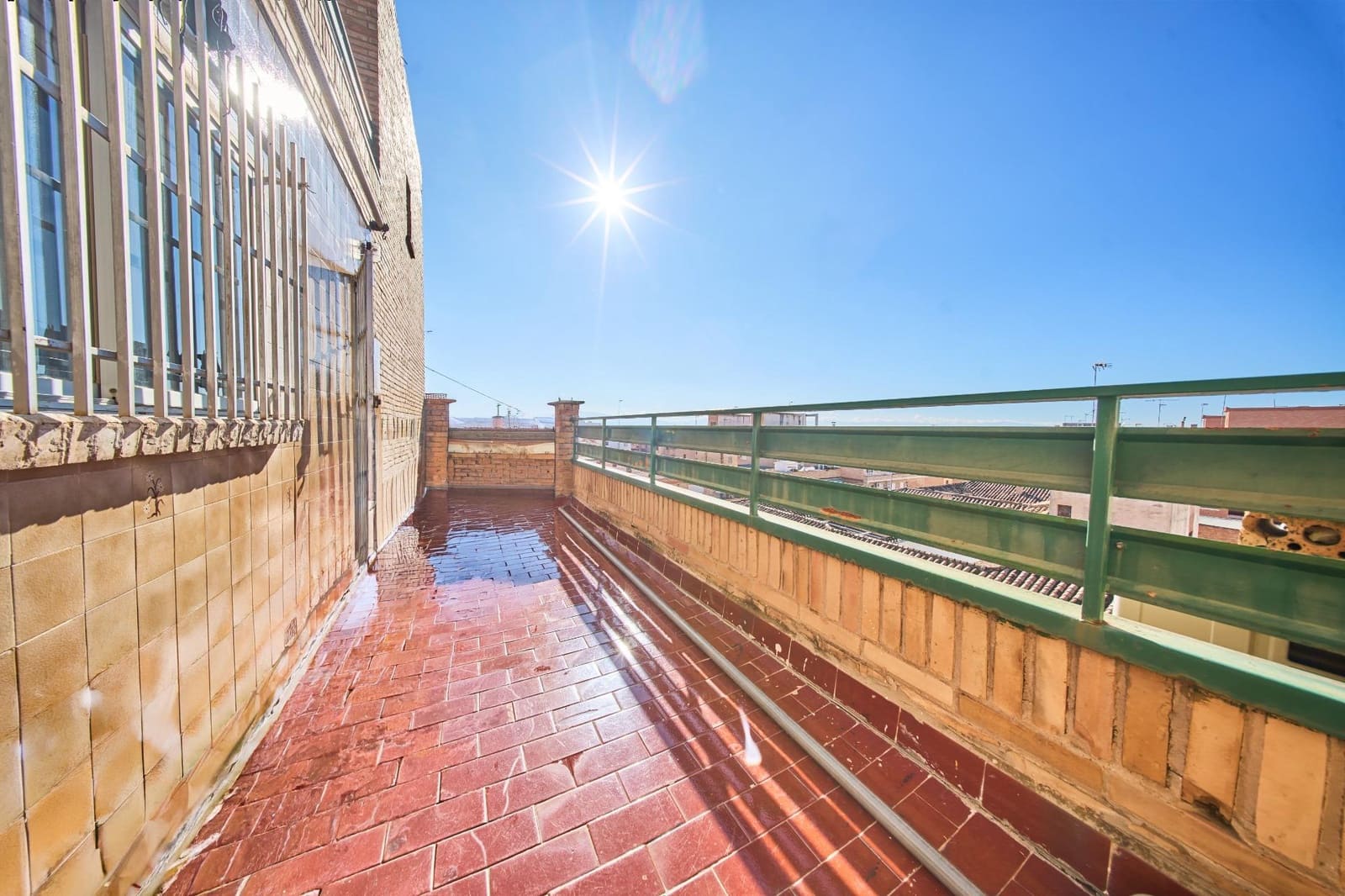 5 bedroom Penthouse for sale in Granada city with garage - € 325,000 (Ref: 9470967)